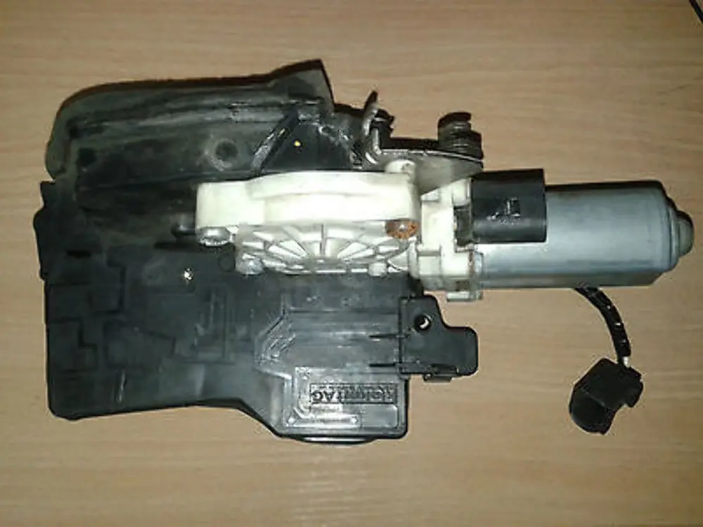 Door lock with motor actuator left front passenger side N/S to BMW 7 SERIES E65 E66 with Part number 7202125 BMW 7 SERIES E65 E66 Door lock with motor actuator left front passenger side N/S - SKU 7202125 - Part number 7202125