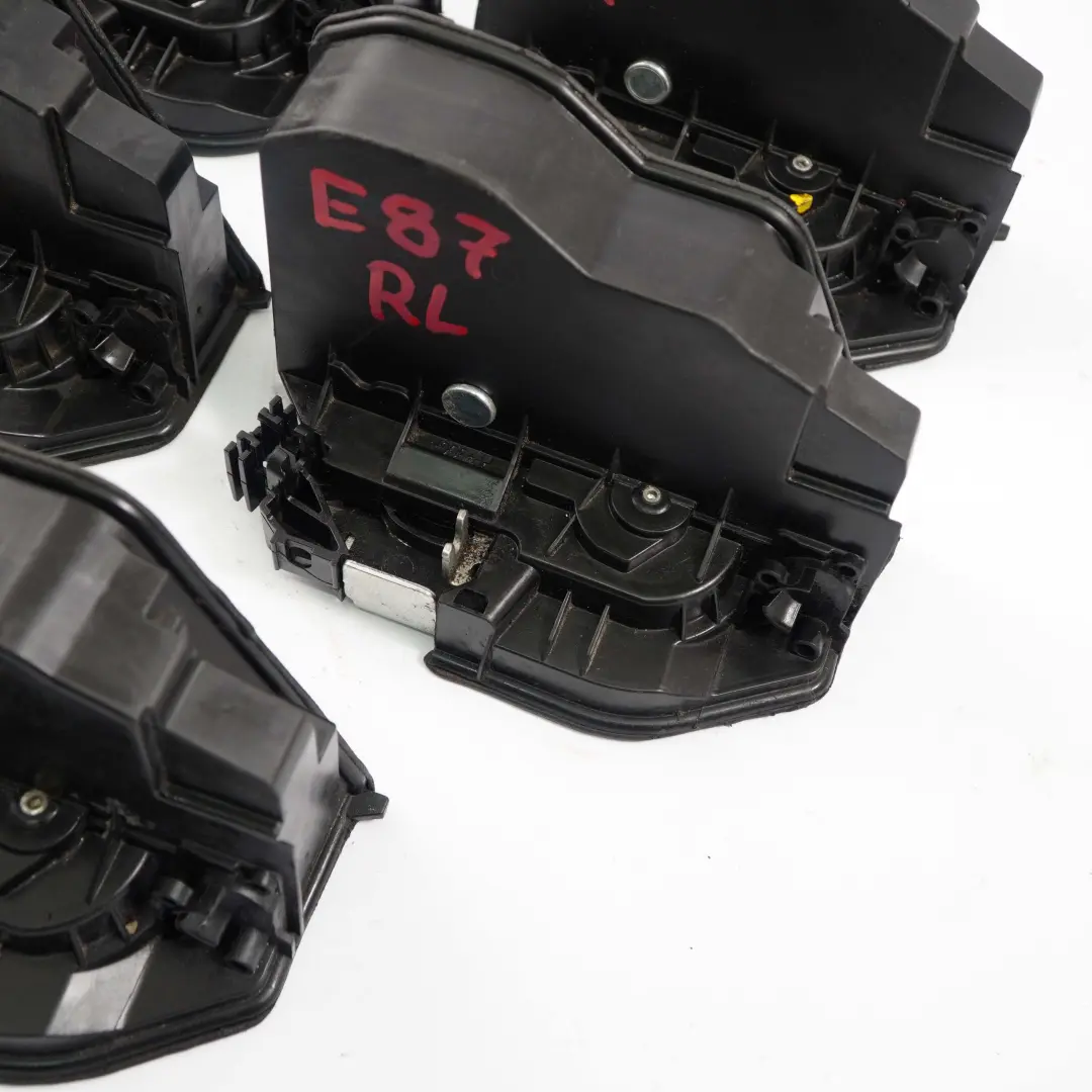 XBMW E60 E65 E87 F10 F30 Serratura Systemschloss Posteriore SX Set per 5 con numero di parte 7202147 5 XBMW E60 E65 E87 F10 F30 Serratura Systemschloss Posteriore SX Set - SKU 7202147-1 - Numero di parte 7202147