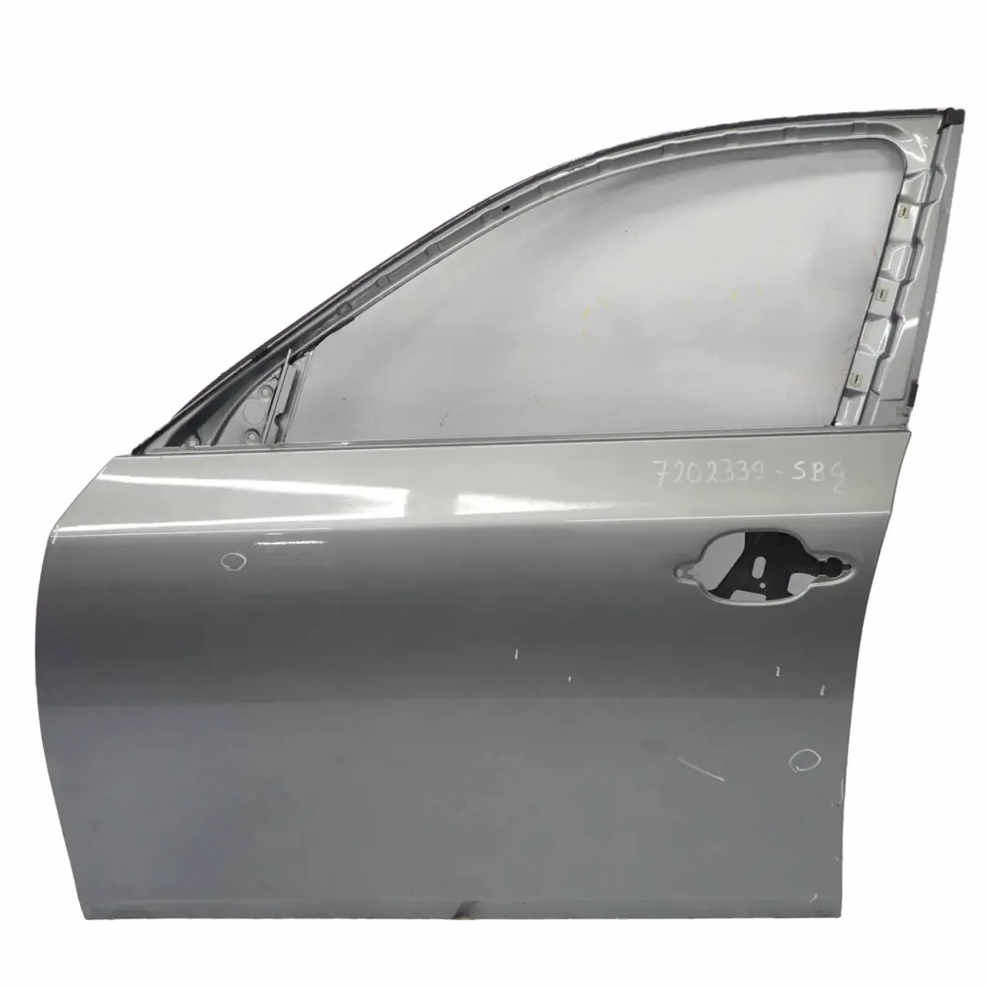Puerta Delantera Izquierda Silbergrau Gris Plata Metalizado - A08 para BMW E60 E61 con número de pieza 7202339 BMW E60 E61 Puerta Delantera Izquierda Silbergrau Gris Plata Metalizado - A08 - SKU 7202339-SBG - Número de pieza 7202339