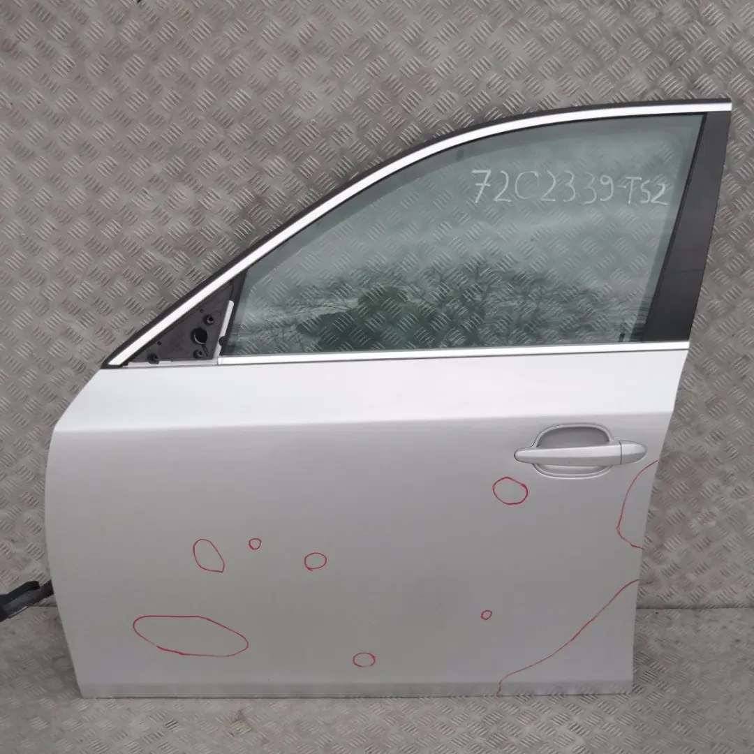 Drzwi lewe przednie titansilber 354 do BMW E60 E61 o numerze 7202339 BMW E60 E61 Drzwi lewe przednie titansilber 354 - SKU 7202339-TS2 - Numer Części 7202339