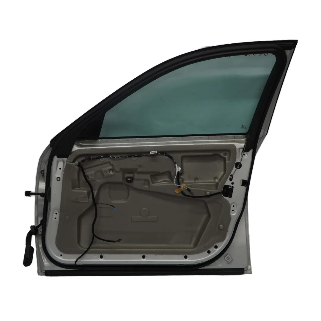 Drzwi prawe prawy przód titansilber do BMW E60 E61 o numerze 7202340 BMW E60 E61 Drzwi prawe prawy przód titansilber - SKU 7202340-TS7 - Numer Części 7202340