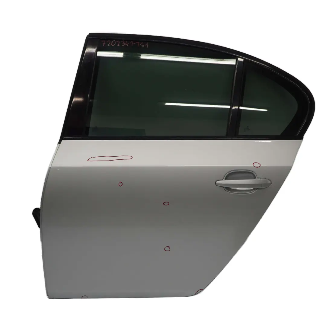 Puerta Trasera Izquierda Lado Pasajero Titansilber Plata - 354 para BMW E60 con número de pieza 7202341 BMW E60 Puerta Trasera Izquierda Lado Pasajero Titansilber Plata - 354 - SKU 7202341-TS1 - Número de pieza 7202341