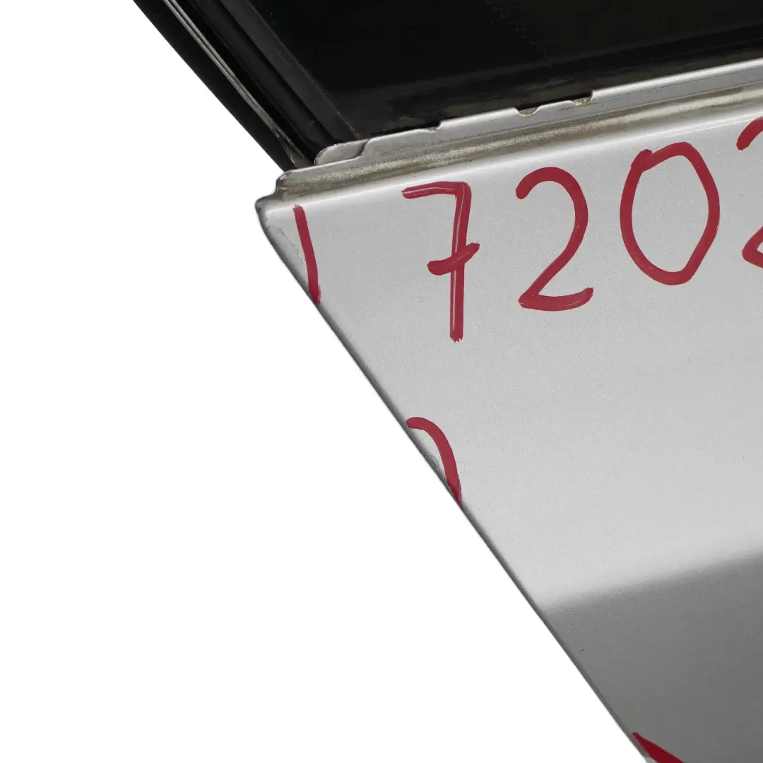 Portiera Posteriore Destra Argento-Titanio Argento Metallizzato - 354 per BMW E60 con numero di parte 7202342 BMW E60 Portiera Posteriore Destra Argento-Titanio Argento Metallizzato - 354 - SKU 7202342-TS1 - Numero di parte 7202342