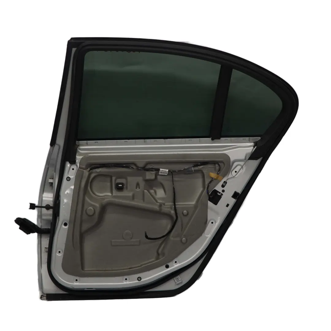 Puerta Trasera Derecha Titansilber Titan Silver Metallic - 354 para BMW E60 7 con número de pieza 7202342 BMW E60 7 Puerta Trasera Derecha Titansilber Titan Silver Metallic - 354 - SKU 7202342-TS7 - Número de pieza 7202342