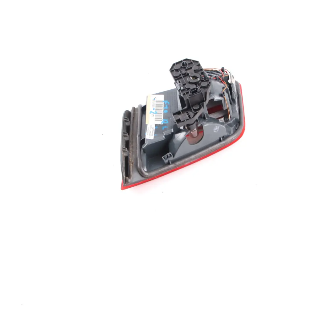 Luz En Tapa De Maletero Izquierda N/S Luz Trasera para BMW F10 con número de pieza 7203225 BMW F10 Luz En Tapa De Maletero Izquierda N/S Luz Trasera - SKU 7203225 - Número de pieza 7203225