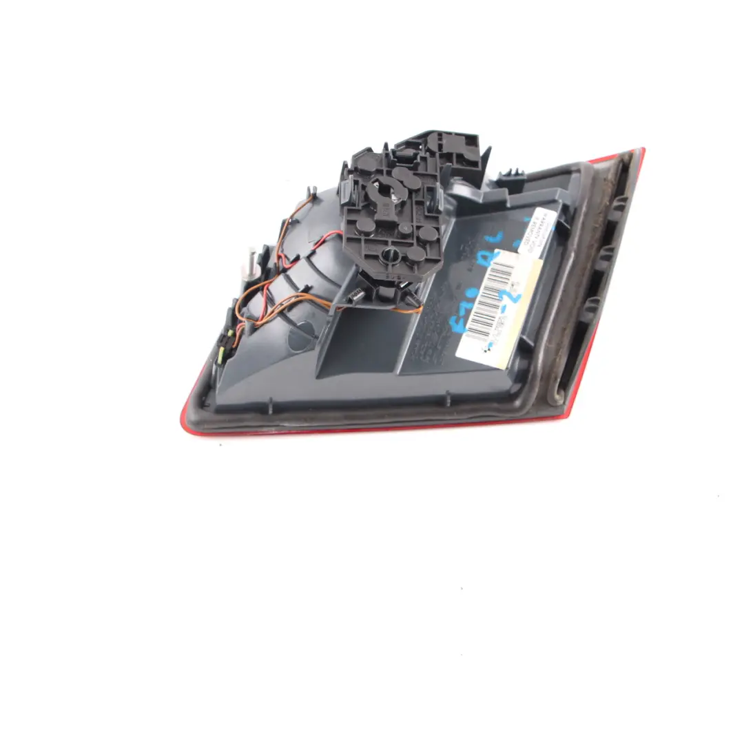 Luz En Tapa De Maletero Izquierda N/S Luz Trasera para BMW F10 con número de pieza 7203225 BMW F10 Luz En Tapa De Maletero Izquierda N/S Luz Trasera - SKU 7203225 - Número de pieza 7203225