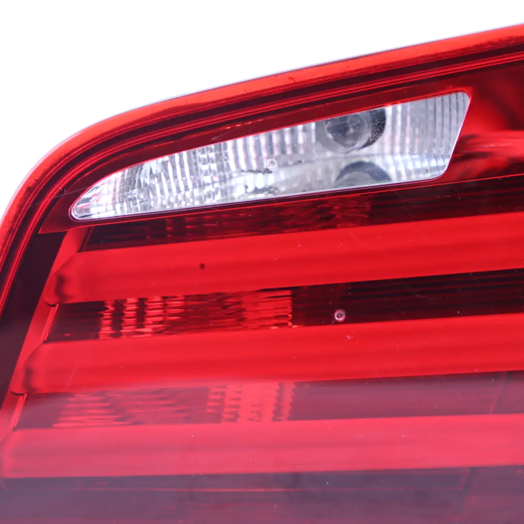 Światło Klapy Pokrywy Bagażnika Prawa Lampa Tylna do BMW F10 o numerze 7203226 BMW F10 Światło Klapy Pokrywy Bagażnika Prawa Lampa Tylna - SKU 7203226 - Numer Części 7203226