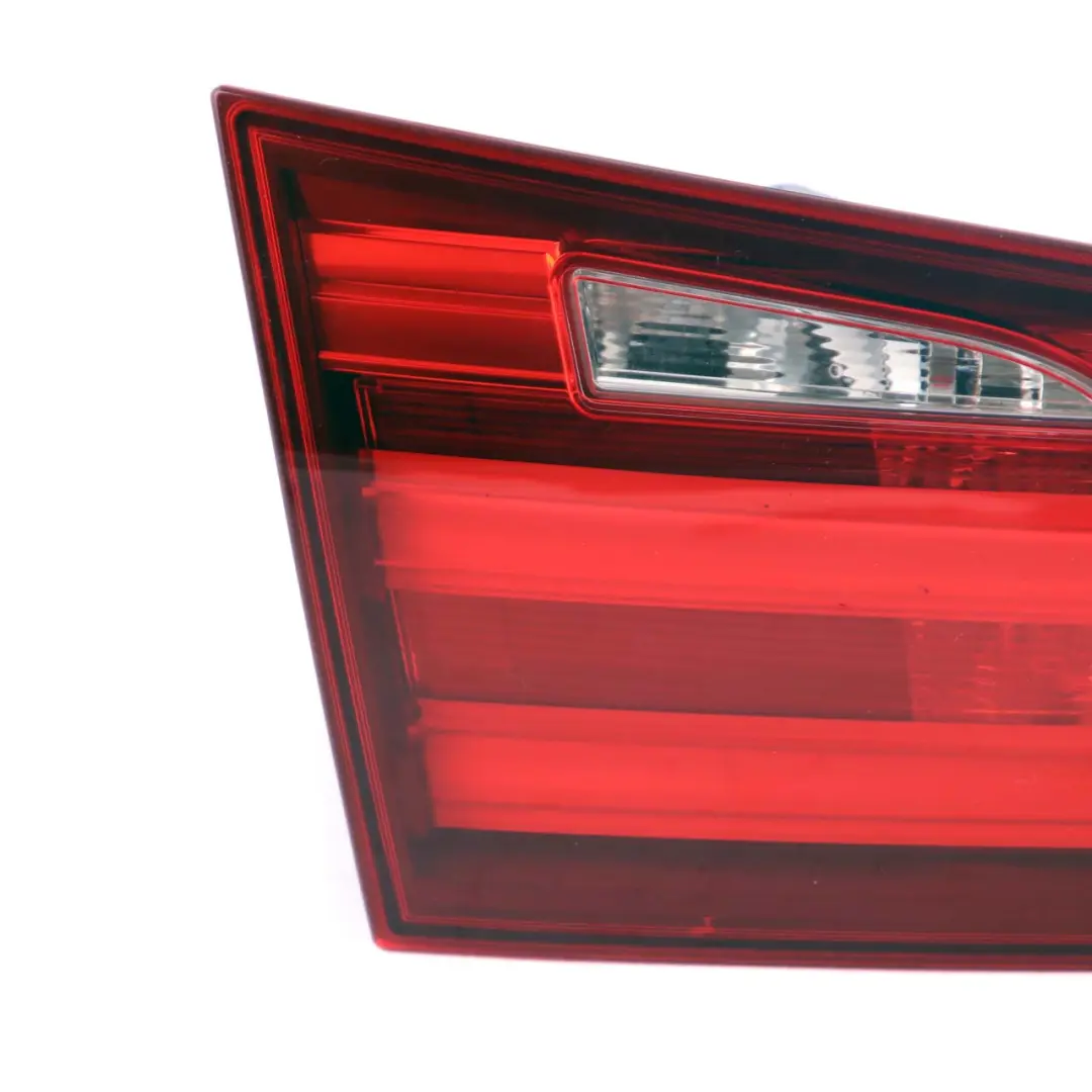 Lampada Coperchio Bagagliaio Portellone Posteriore per BMW F11 Touring con numero di parte 7203227 BMW F11 Touring Lampada Coperchio Bagagliaio Portellone Posteriore - SKU 7203227 - Numero di parte 7203227