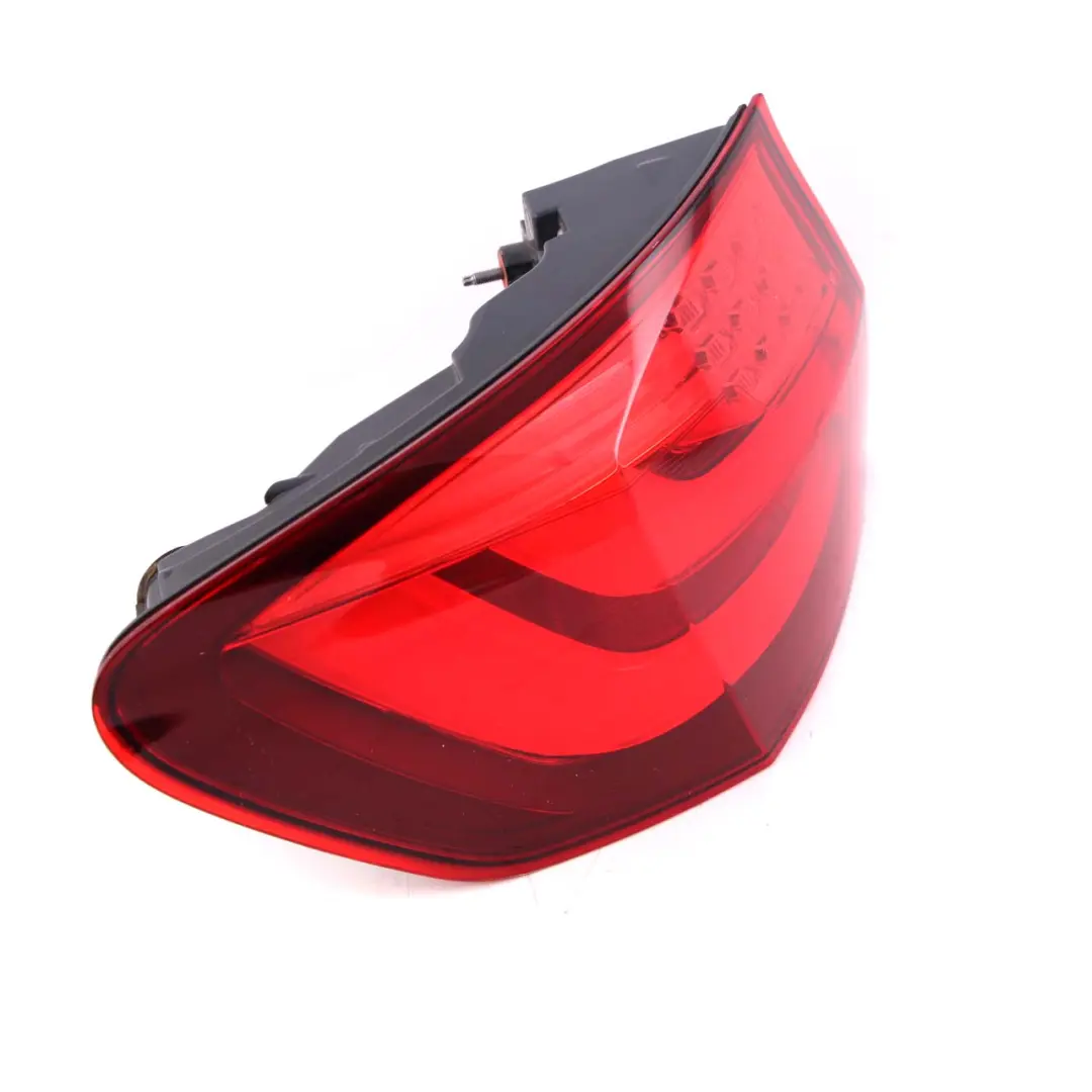 Luce posteriore nel pannello laterale sinistro per BMW F11 Touring con numero di parte 7203233 BMW F11 Touring Luce posteriore nel pannello laterale sinistro - SKU 7203233 - Numero di parte 7203233