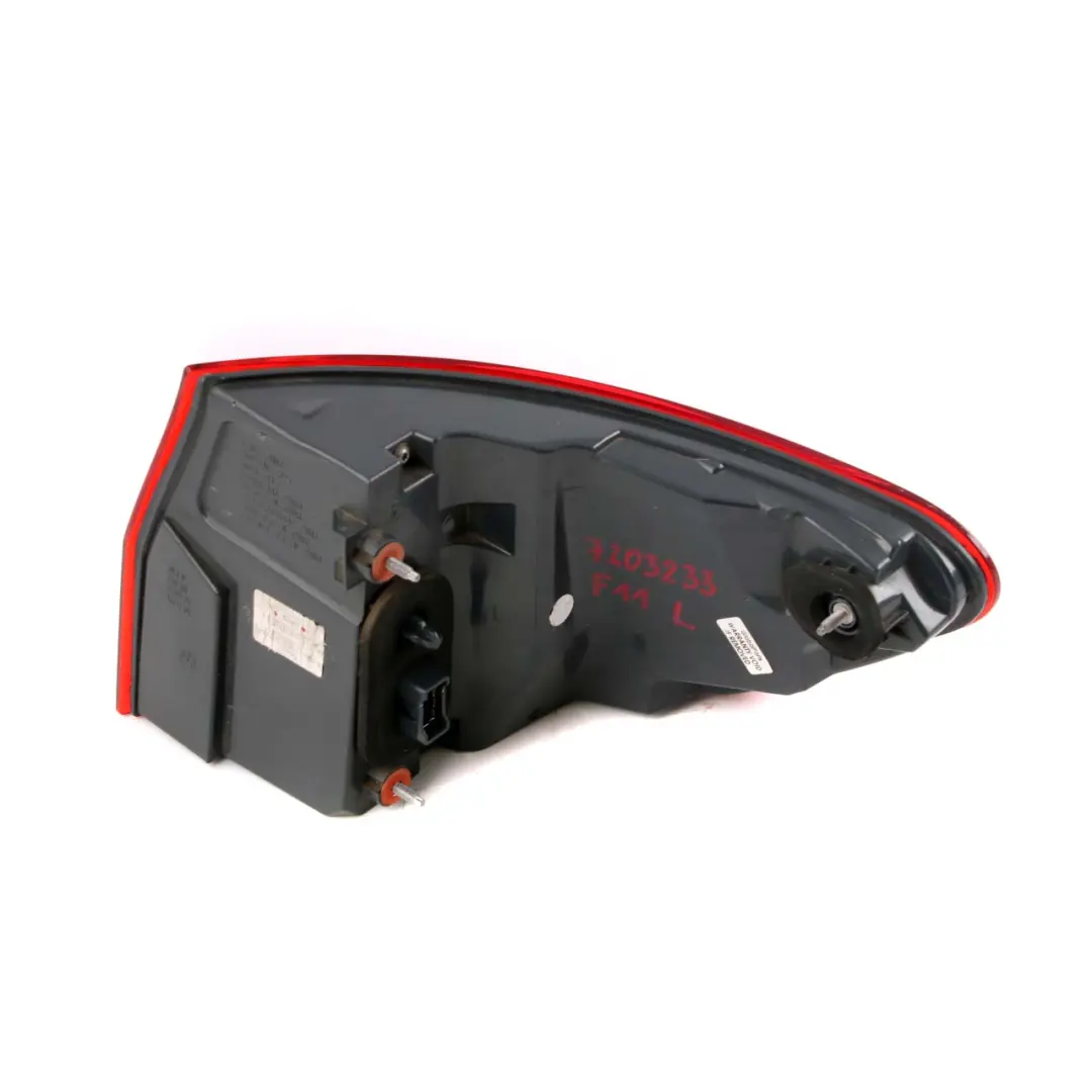 Luz Trasera En El Panel Lateral Izquierdo para BMW F11 Touring con número de pieza 7203233 BMW F11 Touring Luz Trasera En El Panel Lateral Izquierdo - SKU 7203233 - Número de pieza 7203233