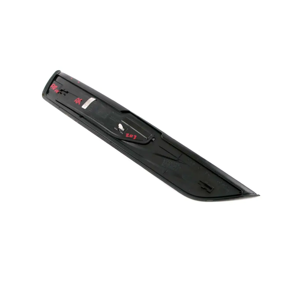 Tapa Umbral Puerta Entrada Trasera Derecha para BMW F10 F11 LCI con número de pieza 7203604 BMW F10 F11 LCI Tapa Umbral Puerta Entrada Trasera Derecha - SKU 7203604 - Número de pieza 7203604