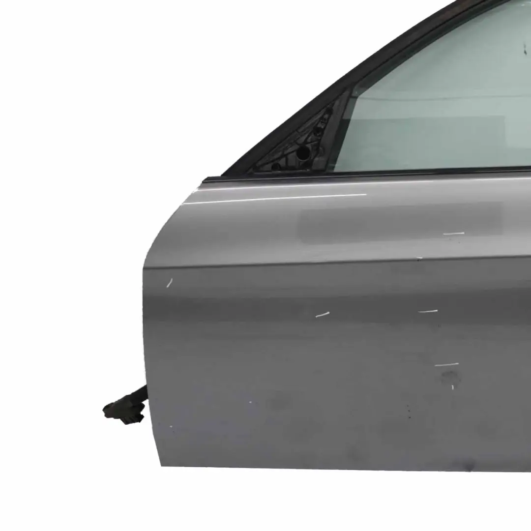 Porta anteriore sinistra Spacegrau Grigio Spazio Metallizzato - A52 per BMW E90 E91 con numero di parte 7203643 BMW E90 E91 Porta anteriore sinistra Spacegrau Grigio Spazio Metallizzato - A52 - SKU 7203643-SCG - Numero di parte 7203643