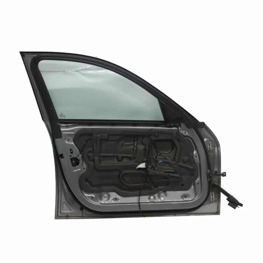 Porta anteriore sinistra Spacegrau Grigio Spazio Metallizzato - A52 per BMW E90 E91 con numero di parte 7203643 BMW E90 E91 Porta anteriore sinistra Spacegrau Grigio Spazio Metallizzato - A52 - SKU 7203643-SCG - Numero di parte 7203643