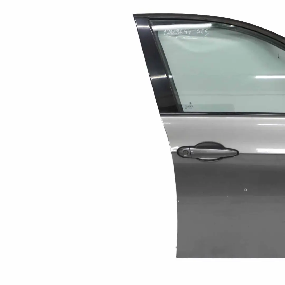 Puerta Delantera Derecha Gris Spacegrau Metalizado - A52 para BMW E90 E91 con número de pieza 7203644 BMW E90 E91 Puerta Delantera Derecha Gris Spacegrau Metalizado - A52 - SKU 7203644-SCG - Número de pieza 7203644