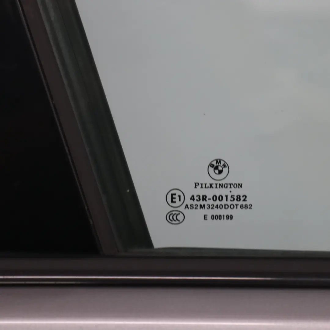 Puerta Delantera Derecha Gris Spacegrau Metalizado - A52 para BMW E90 E91 con número de pieza 7203644 BMW E90 E91 Puerta Delantera Derecha Gris Spacegrau Metalizado - A52 - SKU 7203644-SCG - Número de pieza 7203644