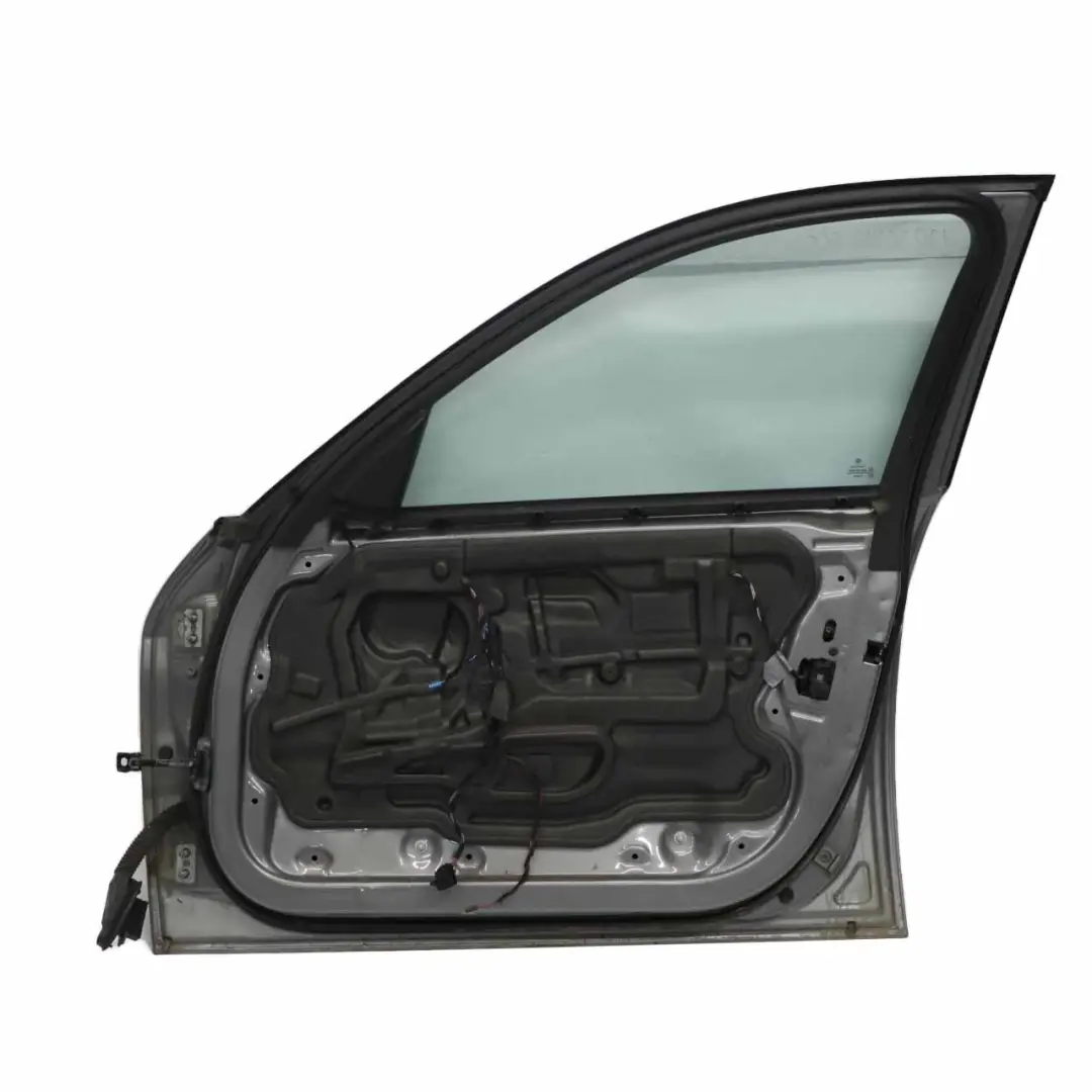 Porta anteriore destra Spacegrau Metallic - A52 per BMW E90 E91 con numero di parte 7203644 BMW E90 E91 Porta anteriore destra Spacegrau Metallic - A52 - SKU 7203644-SCG - Numero di parte 7203644