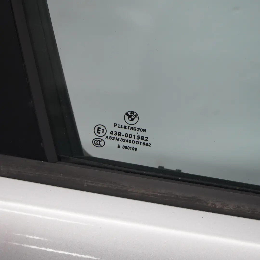 Tür Vorne Rechts Titansilber Titan Silber Metallic - 354 für BMW E90 E91 mit Teilenummer 7203644 BMW E90 E91 Tür Vorne Rechts Titansilber Titan Silber Metallic - 354 - SKU 7203644-TS - Teilenummer 7203644