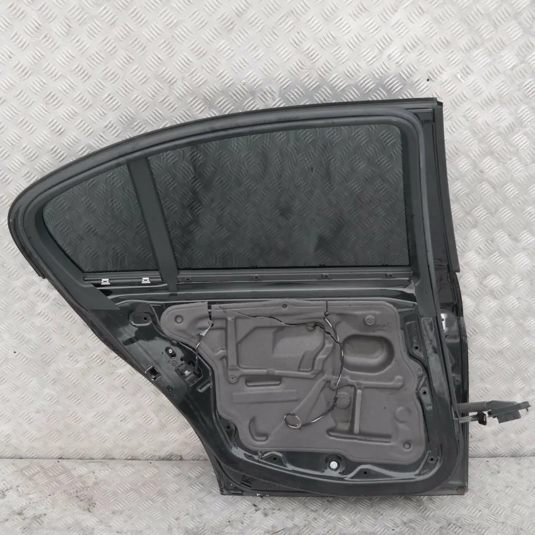 Puerta Trasera Izquierda Negro Zafiro Metalico - 475 para BMW 10 E90 E90N con número de pieza 7203647 BMW 10 E90 E90N Puerta Trasera Izquierda Negro Zafiro Metalico - 475 - SKU 7203647-BS10 - Número de pieza 7203647