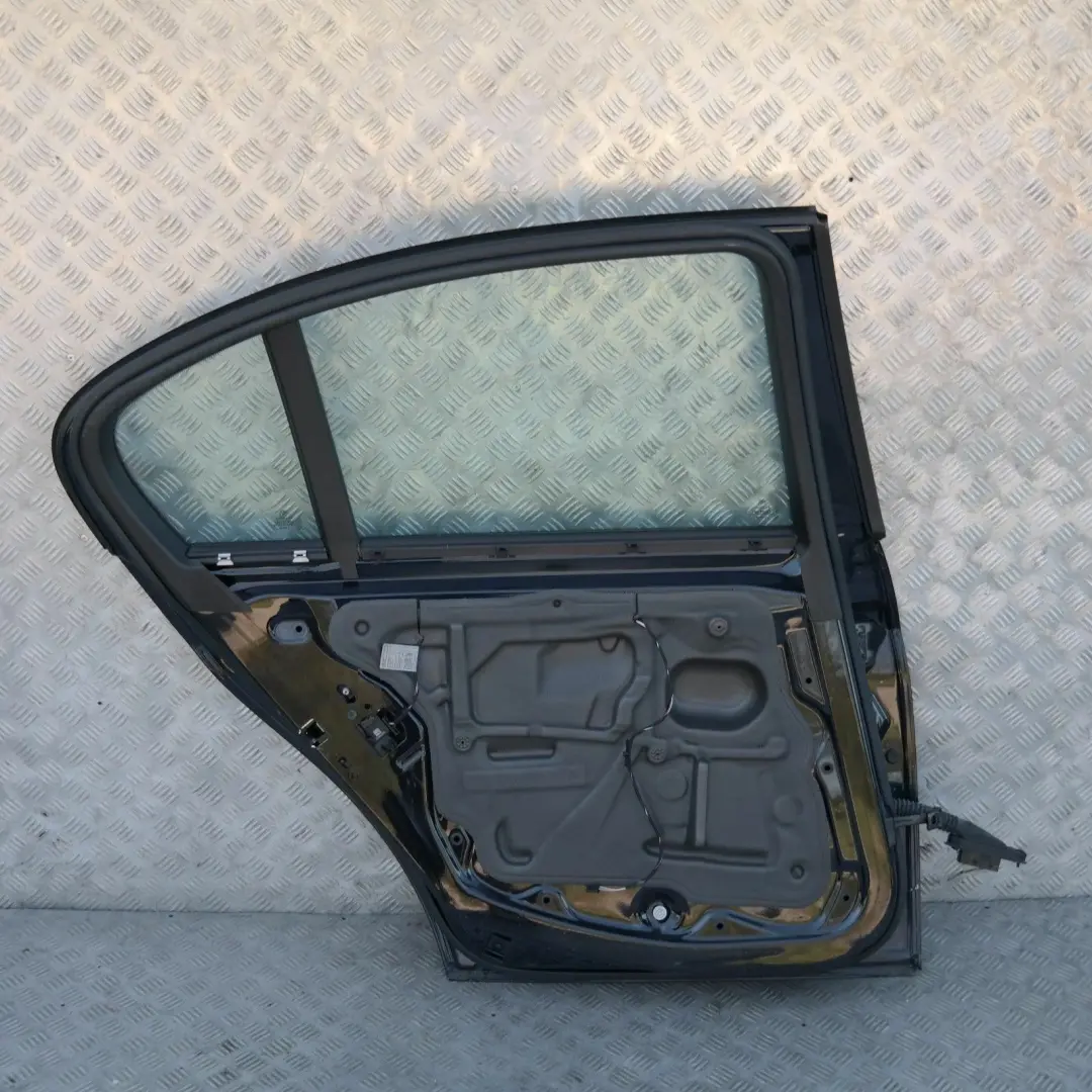 BMW E90 LCI Cote Conducteur Porte Arriere Gauche Noir de Carbone Metallise - SKU 7203647-CAR1 - Numéro de pièce 7203647-CAR1