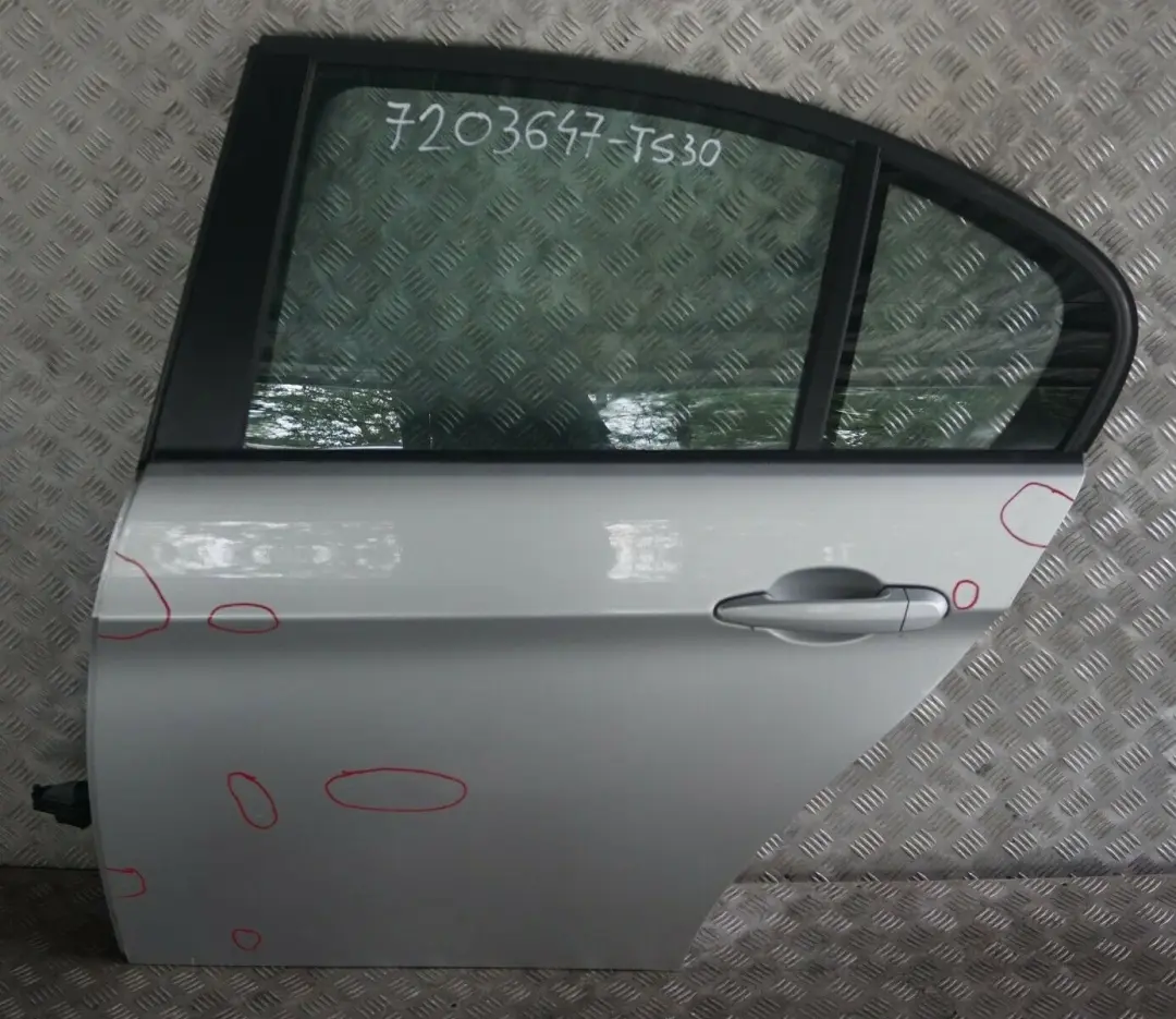 BMW0 E90 E90N Puerta Trasera Izquierda Titansilber Silver Silber Metallic para con número de pieza 7203647 BMW0 E90 E90N Puerta Trasera Izquierda Titansilber Silver Silber Metallic - SKU 7203647-TS30 - Número de pieza 7203647