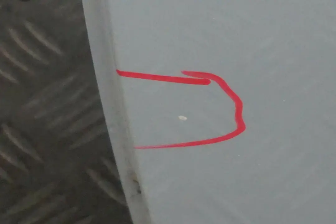 Drzwi lewe tylne tył titansilber 354 do BMW 3 E90 o numerze 7203647 BMW 3 E90 Drzwi lewe tylne tył titansilber 354 - SKU 7203647-TS30 - Numer Części 7203647