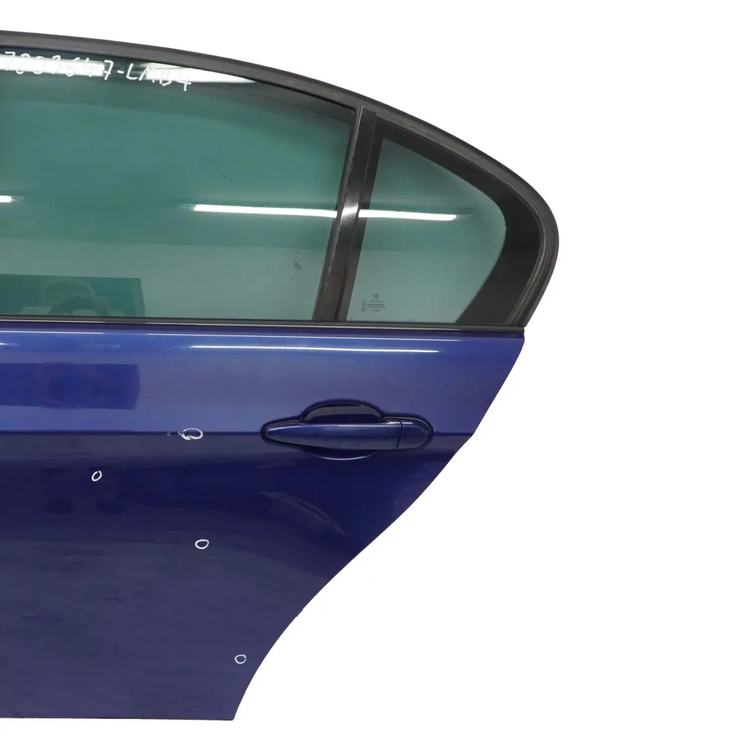 Tür Hinten Links Le Mans Blau Metallic - 381 für BMW E90 mit Teilenummer 7203647 BMW E90 Tür Hinten Links Le Mans Blau Metallic - 381 - SKU 7203647-LMB4 - Teilenummer 7203647