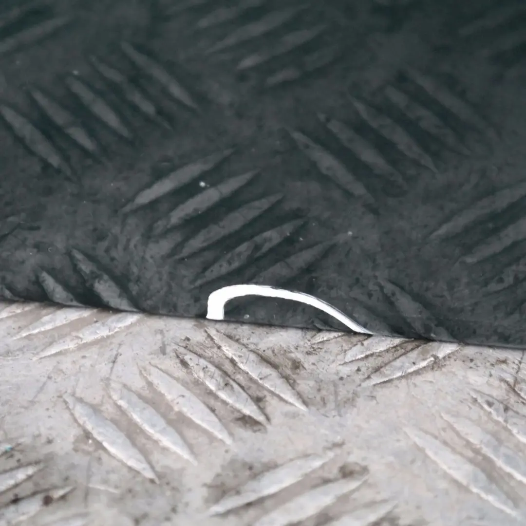 Drzwi lewe tylne Tiefgruen A43 do BMW 3 E90 o numerze 41007203647 BMW 3 E90 Drzwi lewe tylne Tiefgruen A43 - SKU 7203647-TG - Numer Części 41007203647