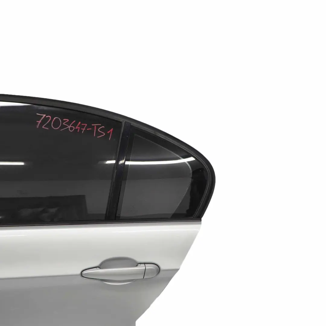 Tür Hinten Links Titansilber Titan Silber Metallic - 354 für BMW 3 E90 mit Teilenummer 7203647 BMW 3 E90 Tür Hinten Links Titansilber Titan Silber Metallic - 354 - SKU 7203647-TS1 - Teilenummer 7203647