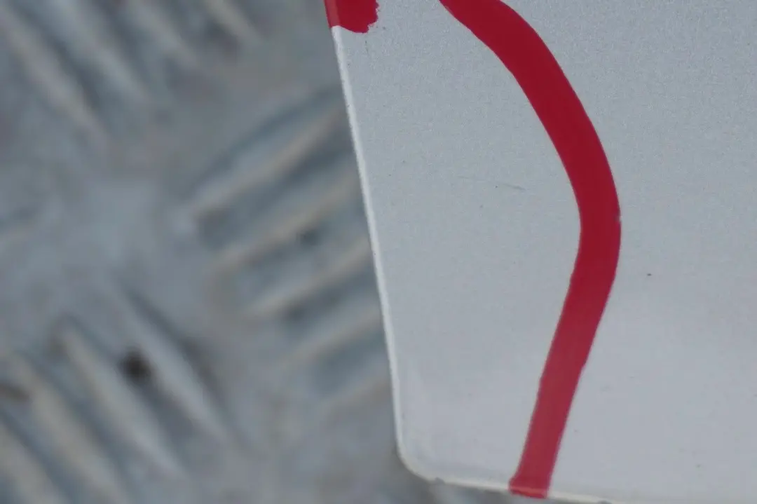 Puerta Trasera Derecha Titansilber Silver Silber - 354 para BMW E90 E90N LCi con número de pieza 7203648 BMW E90 E90N LCi Puerta Trasera Derecha Titansilber Silver Silber - 354 - SKU 7203648-TS7 - Número de pieza 7203648