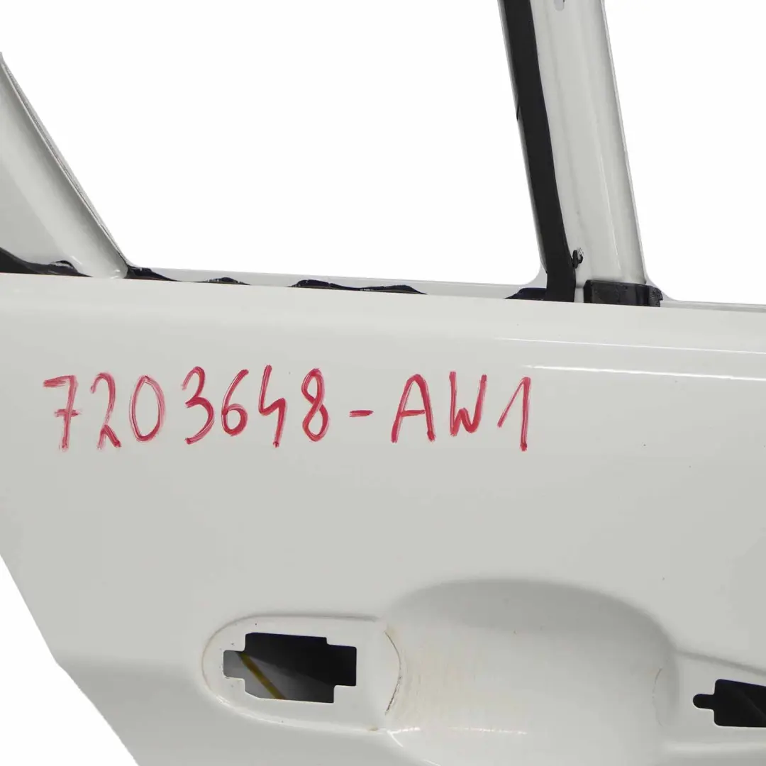 Porta posteriore destra Alpinweiss Alpine White - 300 per BMW E90 con numero di parte 7203648 BMW E90 Porta posteriore destra Alpinweiss Alpine White - 300 - SKU 7203648-AW1 - Numero di parte 7203648