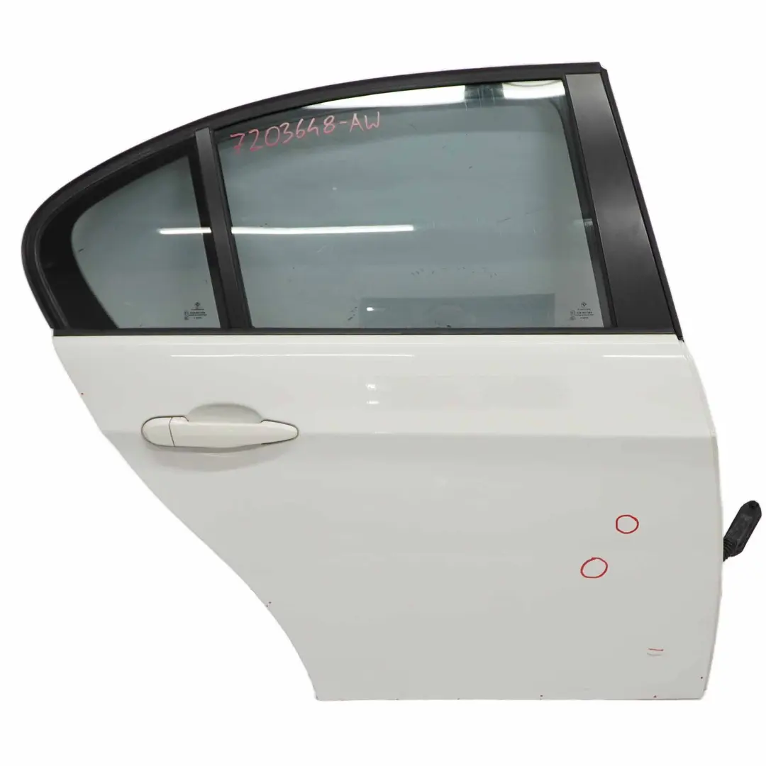 Porta posteriore destra Alpinweiss Alpine White - 300 per BMW 3 E90 con numero di parte 7203648 BMW 3 E90 Porta posteriore destra Alpinweiss Alpine White - 300 - SKU 7203648-AW - Numero di parte 7203648