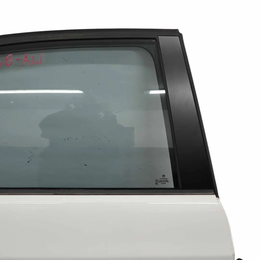 Puerta Trasera Derecha Alpinweiss Blanco Alpino - 300 para BMW E90 con número de pieza 7203648 BMW E90 Puerta Trasera Derecha Alpinweiss Blanco Alpino - 300 - SKU 7203648-AW - Número de pieza 7203648