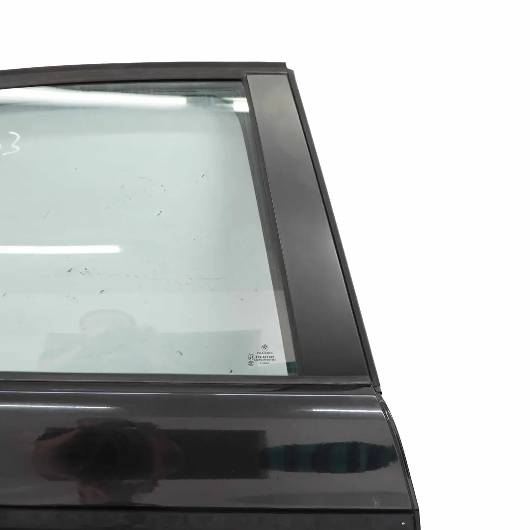 Porta posteriore destra Black Sapphire Nero Zaffiro Metallizzato - 475 per BMW E90 con numero di parte 7203648 BMW E90 Porta posteriore destra Black Sapphire Nero Zaffiro Metallizzato - 475 - SKU 7203648-BS3 - Numero di parte 7203648