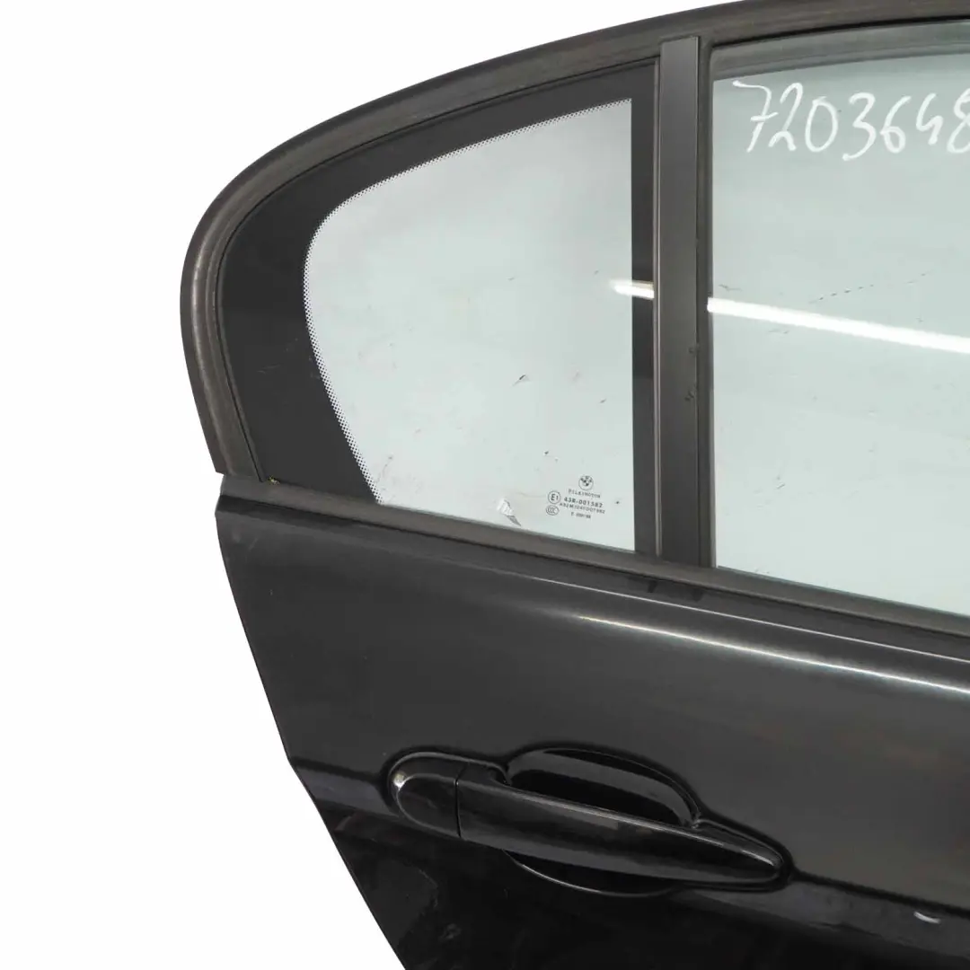 Porta posteriore destra Black Sapphire Nero Zaffiro Metallizzato - 475 per BMW E90 con numero di parte 7203648 BMW E90 Porta posteriore destra Black Sapphire Nero Zaffiro Metallizzato - 475 - SKU 7203648-BS3 - Numero di parte 7203648