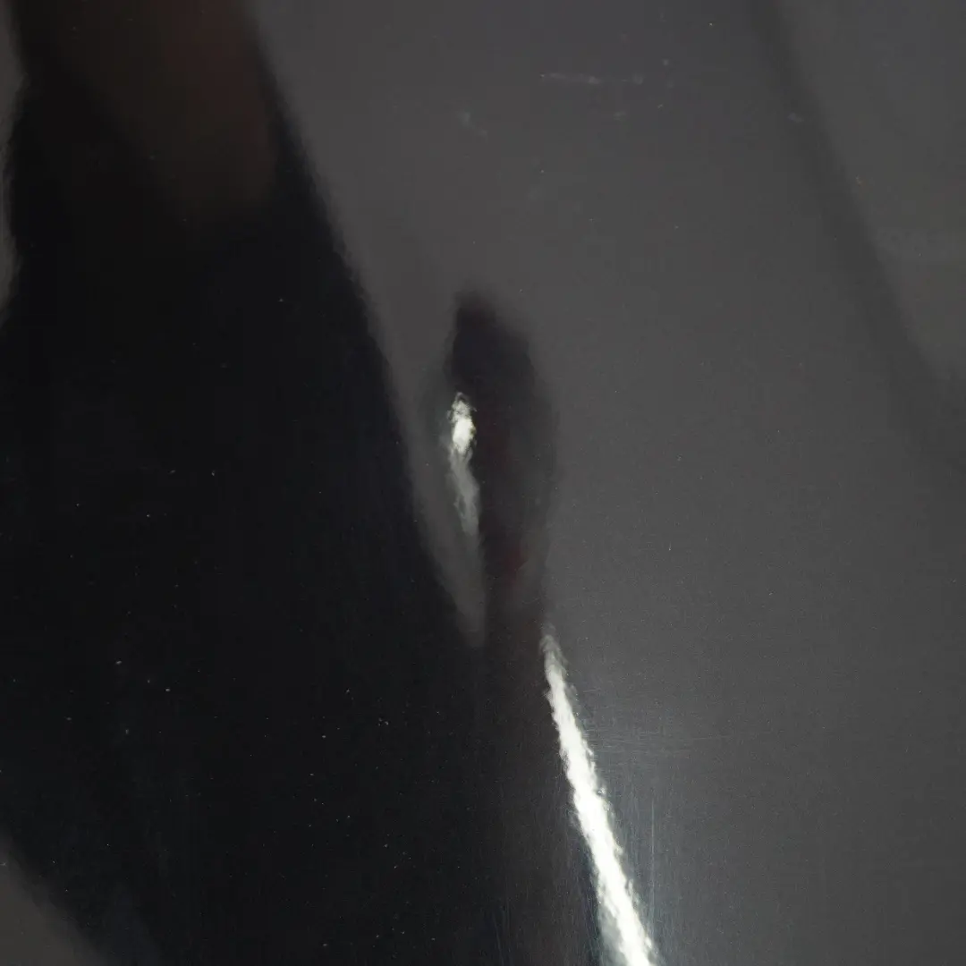 Porta posteriore destra Black Sapphire Nero Zaffiro Metallizzato - 475 per BMW E90 con numero di parte 7203648 BMW E90 Porta posteriore destra Black Sapphire Nero Zaffiro Metallizzato - 475 - SKU 7203648-BS3 - Numero di parte 7203648