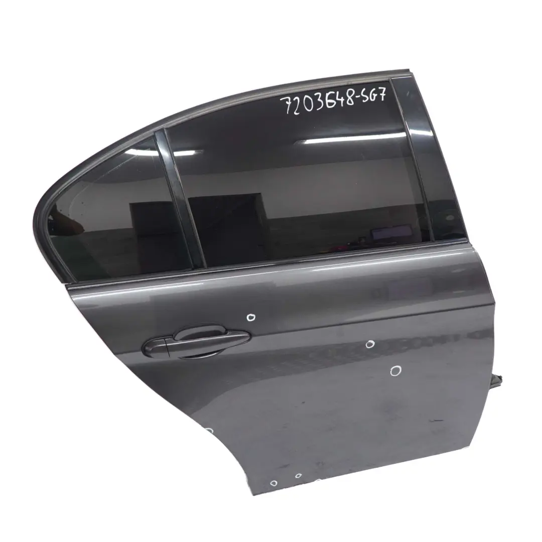 Puerta Trasera DerechaBMW E90 Sparkling Graphite Metallic - A22 para con número de pieza 7203648 Puerta Trasera DerechaBMW E90 Sparkling Graphite Metallic - A22 - SKU 7203648-SG7 - Número de pieza 7203648