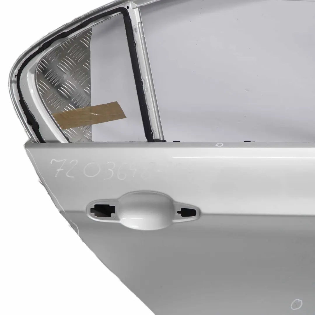 Puerta Trasera Derecha Titansilber Titan Silver Metallic - 354 para BMW E90 con número de pieza 7203648 BMW E90 Puerta Trasera Derecha Titansilber Titan Silver Metallic - 354 - SKU 7203648-TS4 - Número de pieza 7203648