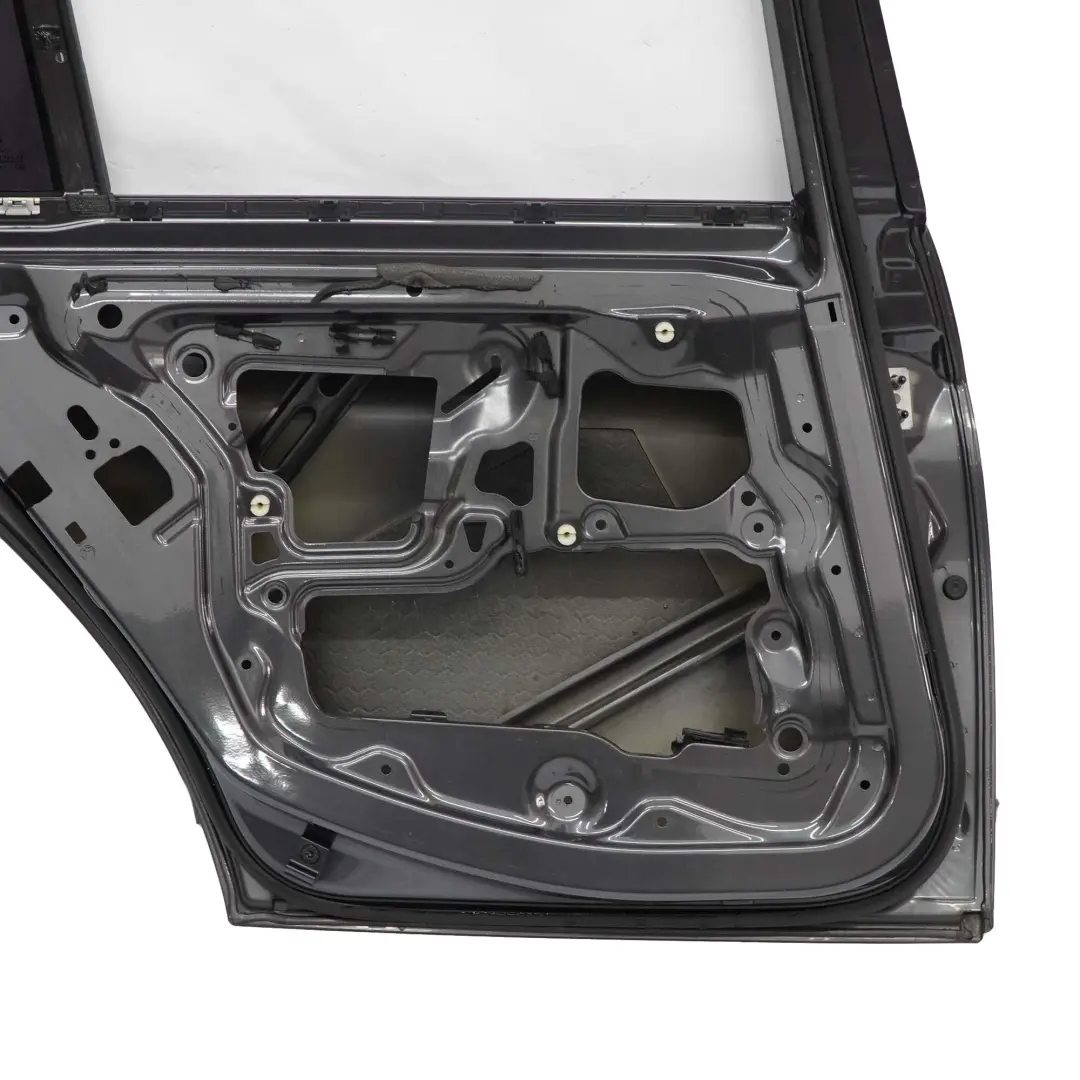 Drzwi Lewe Tylne Tył Sparkling Graphite do BMW E91 o numerze 7203675 BMW E91 Drzwi Lewe Tylne Tył Sparkling Graphite - SKU 7203675-SG - Numer Części 7203675