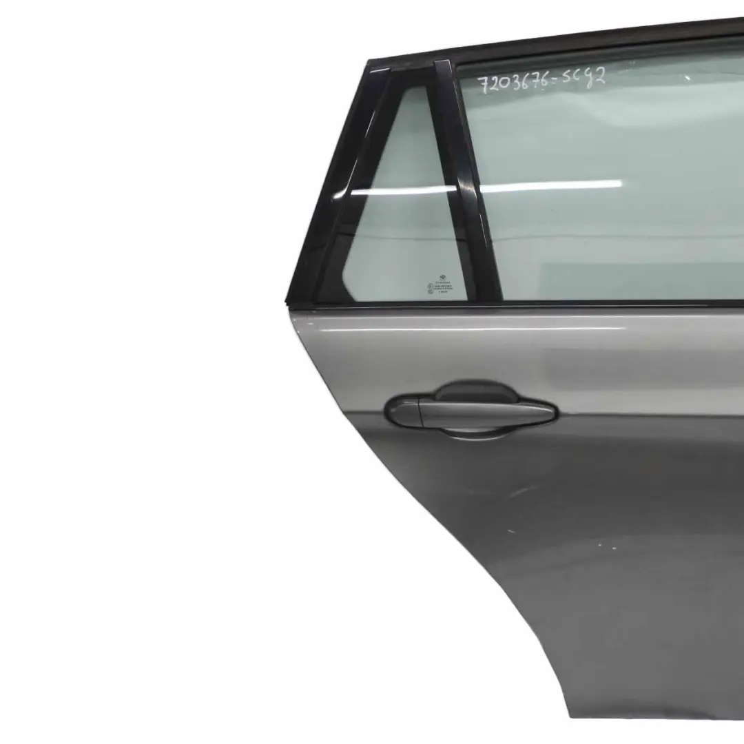 Porta posteriore destra Spacegrau Grigio metallizzato - A52 per BMW E91 con numero di parte 7203676 BMW E91 Porta posteriore destra Spacegrau Grigio metallizzato - A52 - SKU 7203676-SCG2 - Numero di parte 7203676