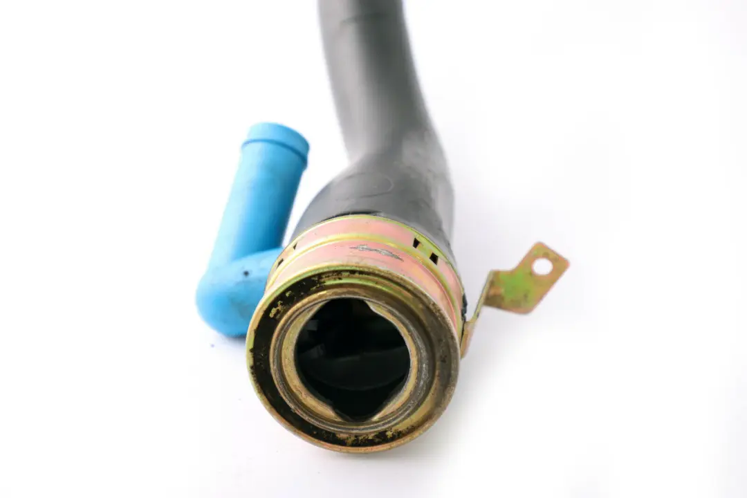 Plastic Einfüllstutzens Benzin für BMW E90 E91 E92 E93 mit Teilenummer 7203751 BMW E90 E91 E92 E93 Plastic Einfüllstutzens Benzin - SKU 7203751 - Teilenummer 7203751