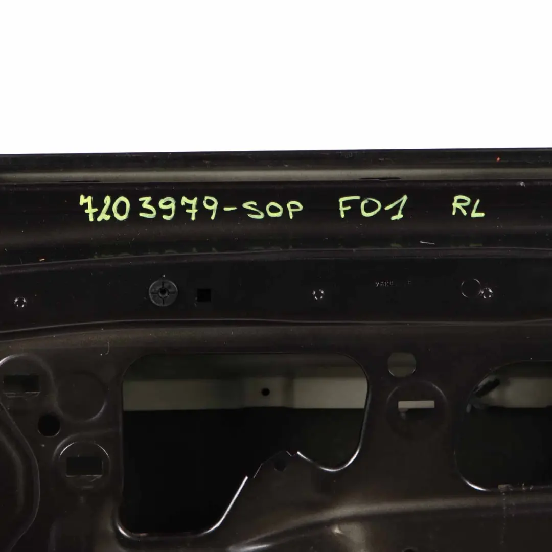 Tür Hinten Links Sophistograu Metallic - B90 für BMW F01 mit Teilenummer 7203979 BMW F01 Tür Hinten Links Sophistograu Metallic - B90 - SKU 7203979-SOP - Teilenummer 7203979