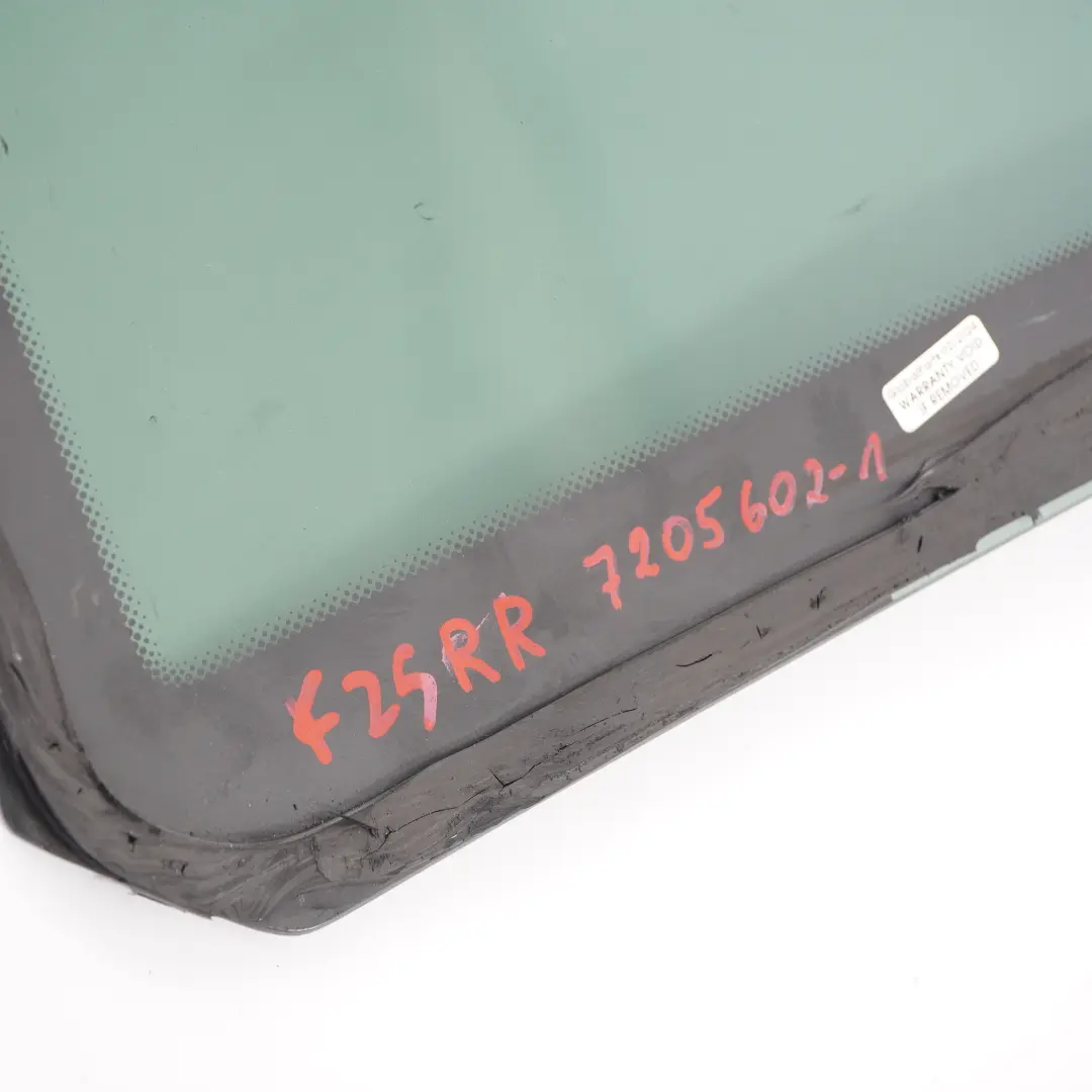 Vetro Fisso Porta Posteriore Destra Colorato Nero AS3 SSG per BMW X3 F25 con numero di parte 7205602 BMW X3 F25 Vetro Fisso Porta Posteriore Destra Colorato Nero AS3 SSG - SKU 7205602-1 - Numero di parte 7205602