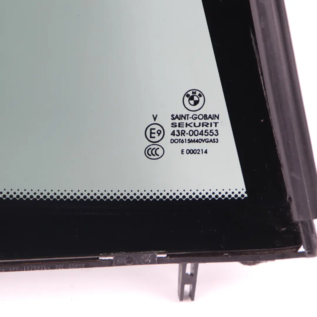 Vetro fisso porta posteriore destra colorato nero AS3 SSG per BMW X3 F25 con numero di parte 7205602 BMW X3 F25 Vetro fisso porta posteriore destra colorato nero AS3 SSG - SKU 7205602 - Numero di parte 7205602