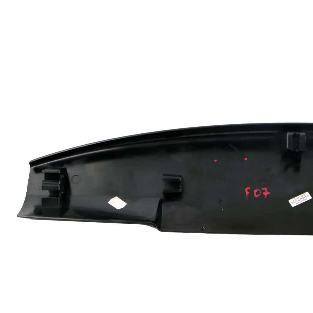 Rivestimento Interno Superiore Portellone Posteriore Nero per BMW 5 F07 GT con numero di parte 7200520 BMW 5 F07 GT Rivestimento Interno Superiore Portellone Posteriore Nero - SKU 7205732 - Numero di parte 7200520