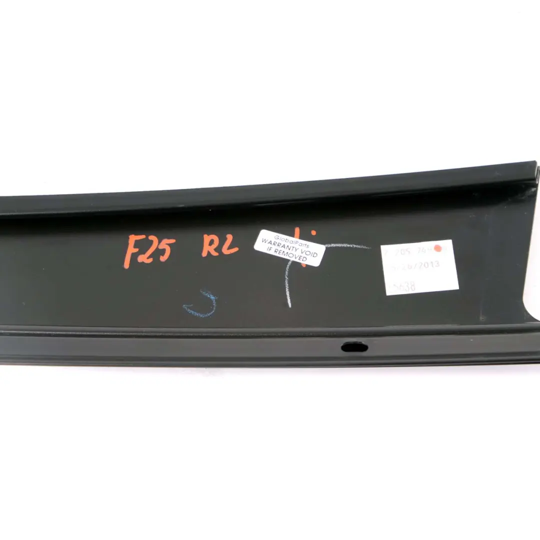 Tapa Columna B Puerta Trasera Izquierda Ribete Pilar Negro para BMW X5 F25 con número de pieza 7205749 BMW X5 F25 Tapa Columna B Puerta Trasera Izquierda Ribete Pilar Negro - SKU 7205749 - Número de pieza 7205749