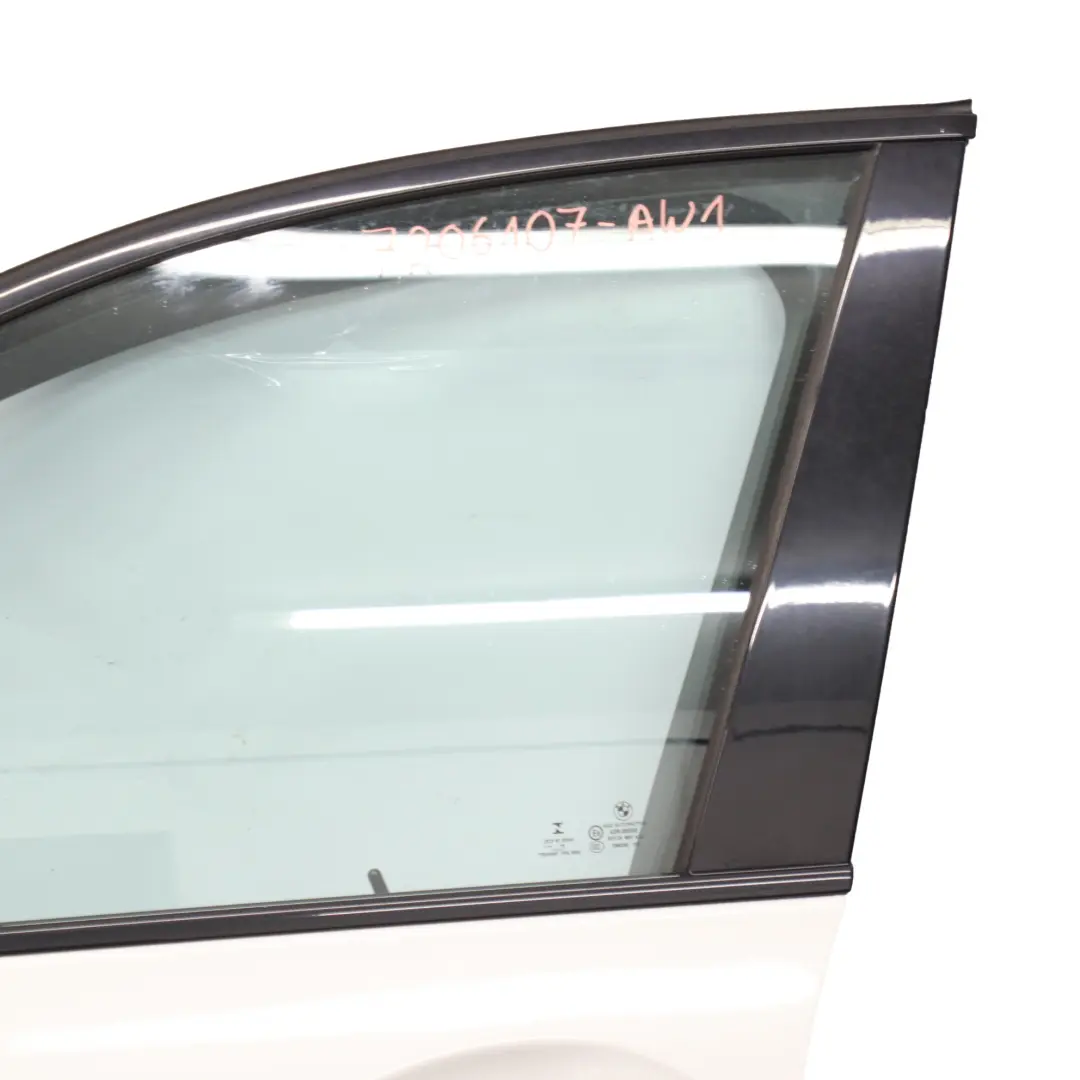 Puerta Delantera Izquierda F11 Alpinweiss Blanco Alpino - 300 para BMW F10 con número de pieza 7206107 BMW F10 Puerta Delantera Izquierda F11 Alpinweiss Blanco Alpino - 300 - SKU 7206107-AW1 - Número de pieza 7206107
