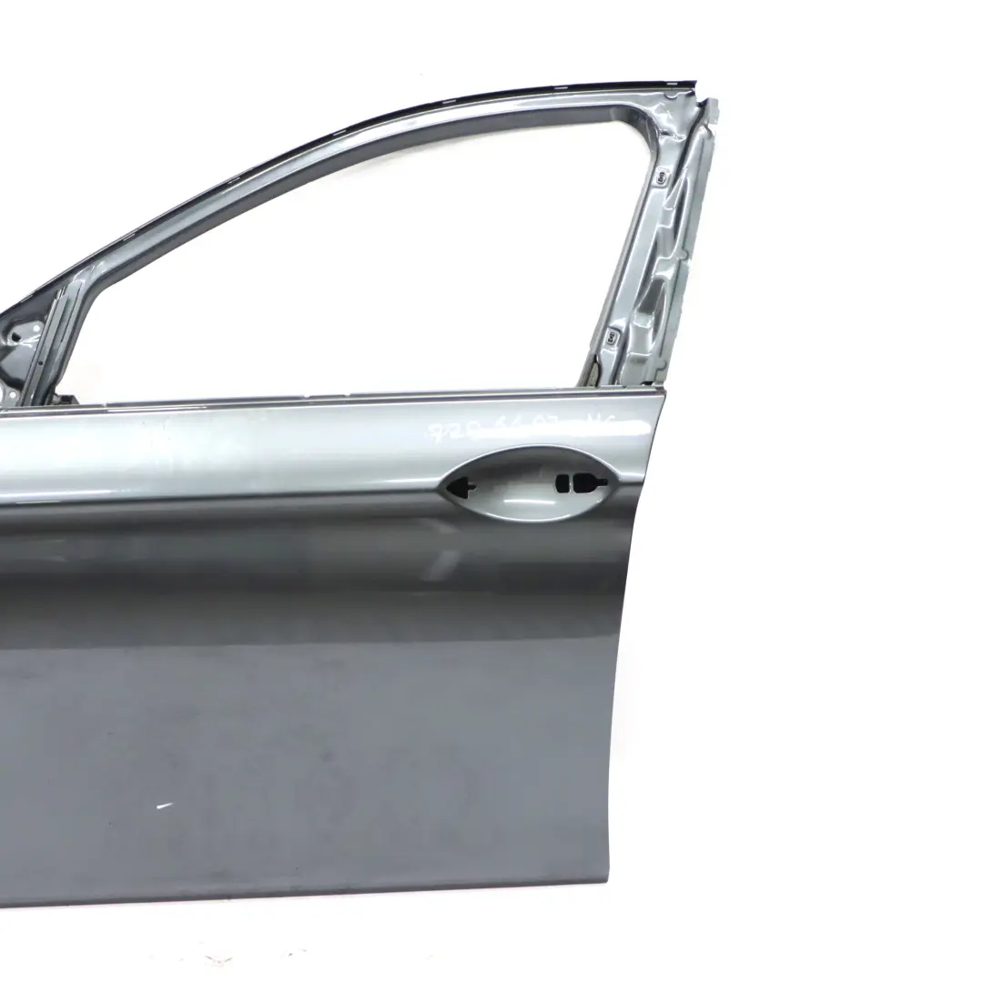Porta anteriore sinistra F11 Mineralgrau Grigio minerale - B39 per BMW F10 con numero di parte 7206107 BMW F10 Porta anteriore sinistra F11 Mineralgrau Grigio minerale - B39 - SKU 7206107-MG - Numero di parte 7206107