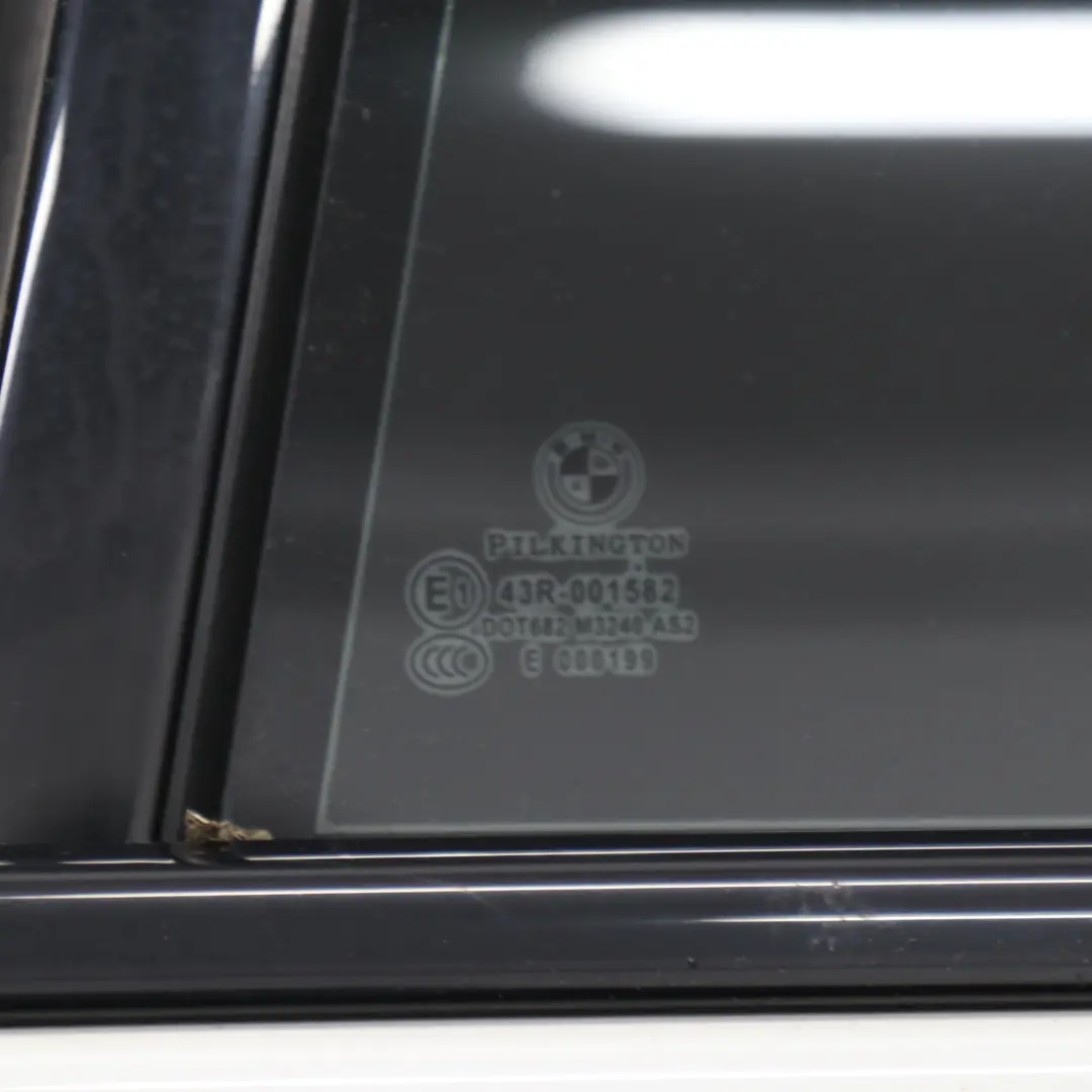 Puerta Trasera Izquierda Panel Revestimiento Alpinweiss Alpine White 300 para BMW F10 con número de pieza 7206113 BMW F10 Puerta Trasera Izquierda Panel Revestimiento Alpinweiss Alpine White 300 - SKU 7206113-AW2 - Número de pieza 7206113