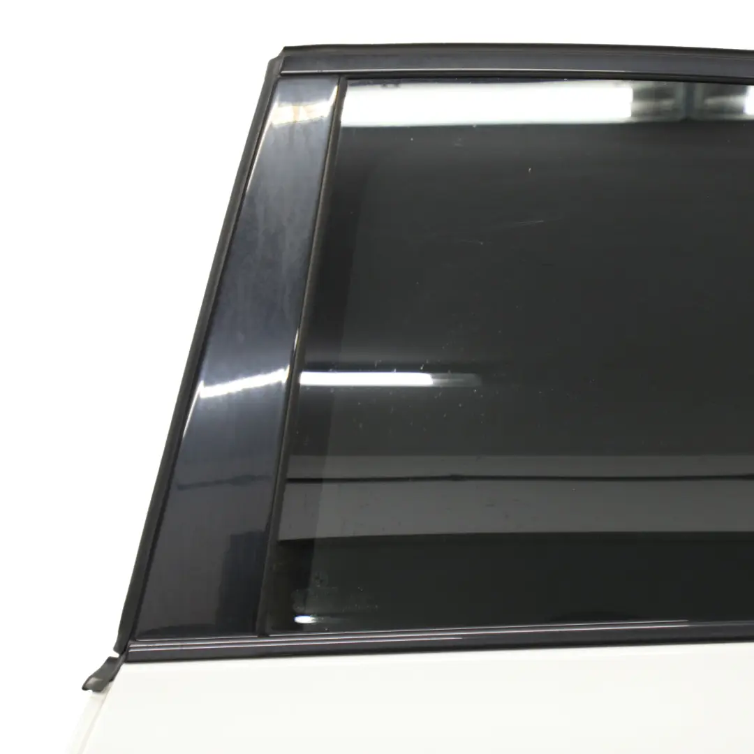 Porta posteriore sinistra Pannello di copertura Alpinweiss White - 300 per BMW F10 con numero di parte 7206113 BMW F10 Porta posteriore sinistra Pannello di copertura Alpinweiss White - 300 - SKU 7206113-AW2 - Numero di parte 7206113