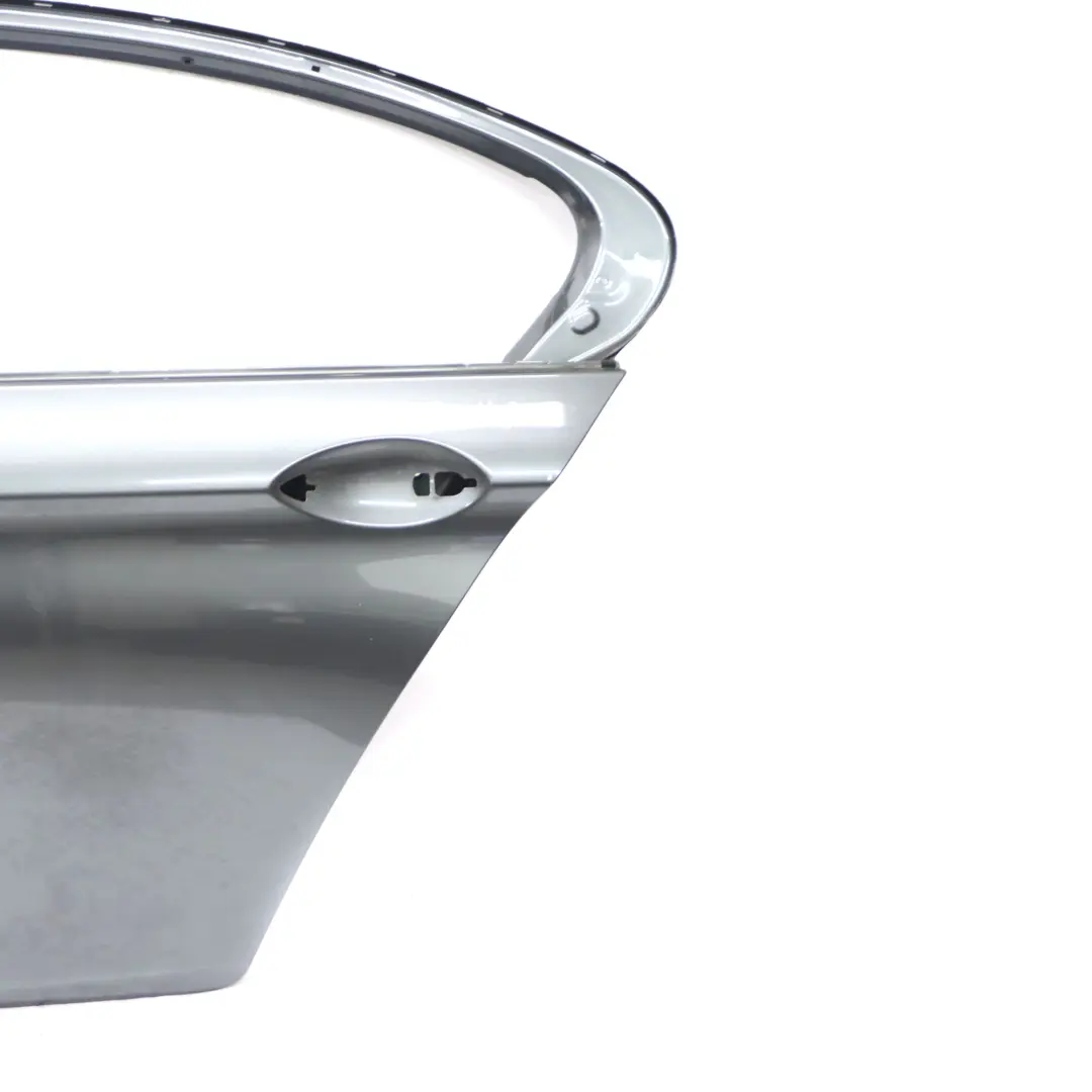 Porta posteriore sinistra Mineralgrau Grigio minerale metallizzato - B39 per BMW F10 con numero di parte 7206113 BMW F10 Porta posteriore sinistra Mineralgrau Grigio minerale metallizzato - B39 - SKU 7206113-MG - Numero di parte 7206113